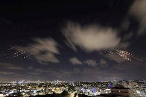 Pionyang acusa a Trump de querer llevar la amenaza nuclear al espacio con su Cúpula Dorada