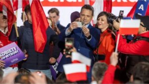 Polonia define su rumbo entre Europa y el nacionalismo en una reñida elección presidencial