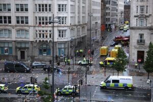 Por qué la policía no pudo impedir el atropello masivo en Liverpool pese a tener miles de agentes