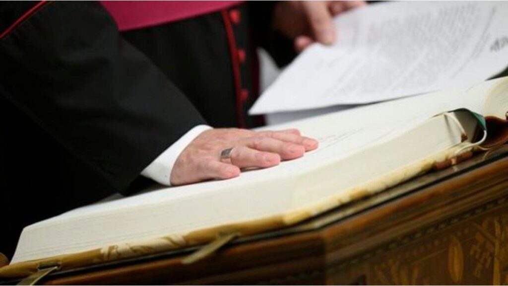 Por qué los cardenales no pueden comer espárragos durante el Cónclave