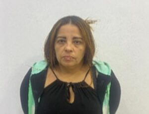 Presa empleada doméstica por robarle $5 mil a su jefe