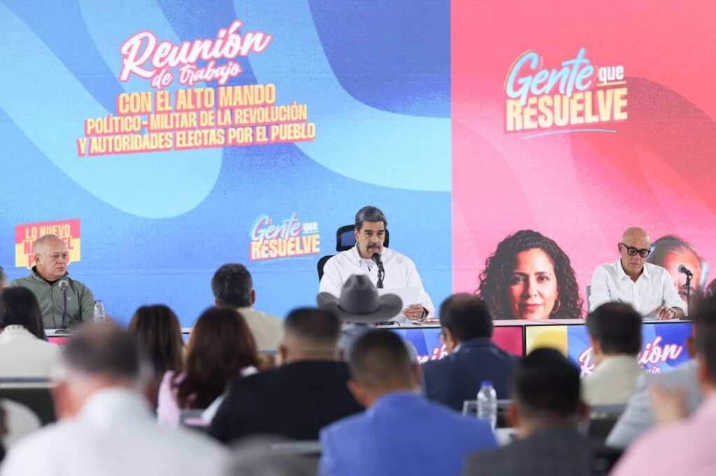 Presidente Maduro se reunió con alto mando político y militar