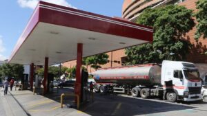 Prevén problemas de suministro de gasolina en el país