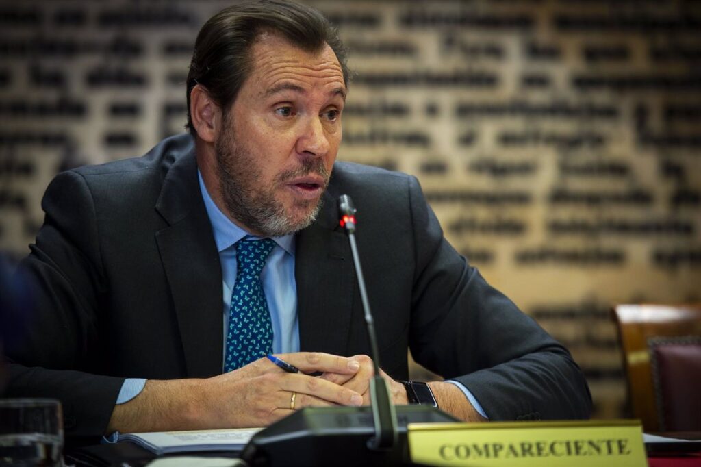 Puente denuncia un "acto grave de sabotaje" en la línea de alta velocidad Madrid-Sevilla por el robo de cable