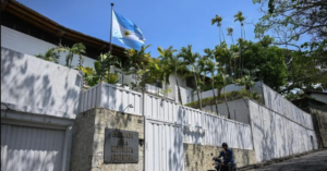 Quiénes son los cinco opositores venezolanos que se encontraban asilado en la embajada Argentina en Caracas en Caracas
