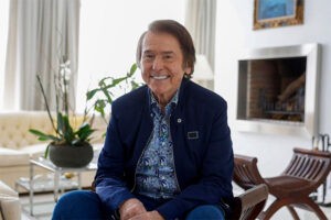 Raphael recibe homenaje en Puerto Rico con un espectáculo de "respeto y admiración"