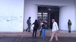 Reportan centros de votación sin colas y otros sin abrir en el país