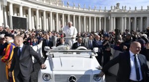 Revelan el futuro del papamóvil