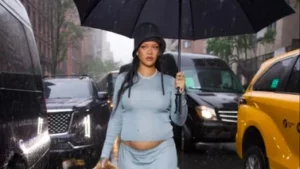 Rihanna anuncia su tercer embarazo en la Met Gala
