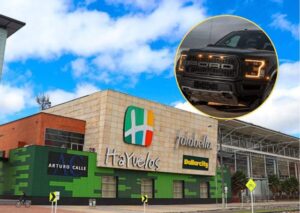 Robo de Camioneta de Alta Gama en el Centro Comercial Hayuelos Genera Alarma en Fontibón