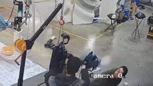 Robot humanoide chino se vuelve "Terminator" e intenta rebelarse