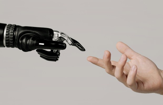 Robot humanoide fuera de control ataca a técnicos durante prueba
