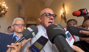 Rodríguez: Pueblo venezolano defenderá su democracia el 25M