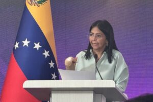 Rodríguez sobre cese de licencia Chevron: Campos petroleros "están en plena producción"