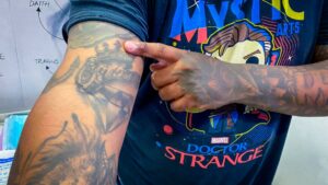 Salones de tatuajes en Venezuela son víctimas de las políticas migratorias de EEUU