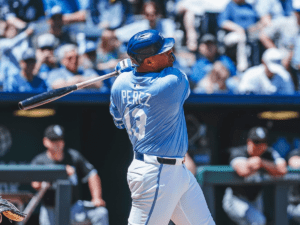 Salvador Pérez a un tris de los 300 dobles