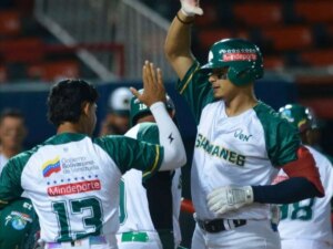 Samanes conservó su invicto frente a Marineros