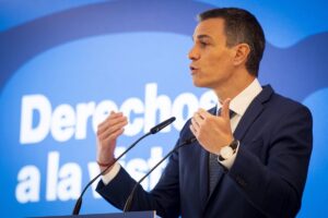 Sánchez anuncia una ayuda de 100 euros en la compra de lentillas y gafas para menores de 16 años