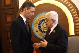 Sánchez asegura al presidente palestino que España hará todo lo posible para "detener la barbarie" en Gaza
