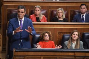 Sánchez avisa al PP que la filtración de sus whatsapps es "delito" y Feijóo le acusa de tener "miedo" a Ábalos: "Váyase"