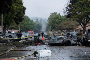 Se estrelló un avión pequeño en un vecindario de San Diego, EEUU: reportan al menos un muerto - AlbertoNews