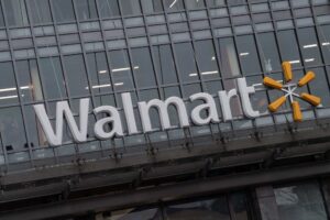 Secretario del Tesoro de EEUU habla con director de Walmart tras críticas de Trunp - AlbertoNews
