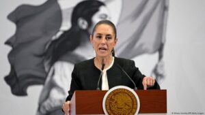 Sheinbaum reitera rechazo al impuesto de EE.UU. a remesas – DW – 25/05/2025