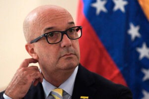 Simonovis denunció complicación médica de un policía metropolitano sentenciado a 30 años de prisión