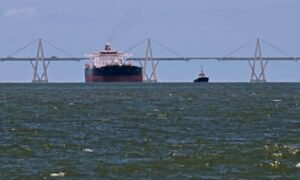 Tanqueros hacen fila en Lago de Maracaibo - Agencia Carabobeña de Noticias