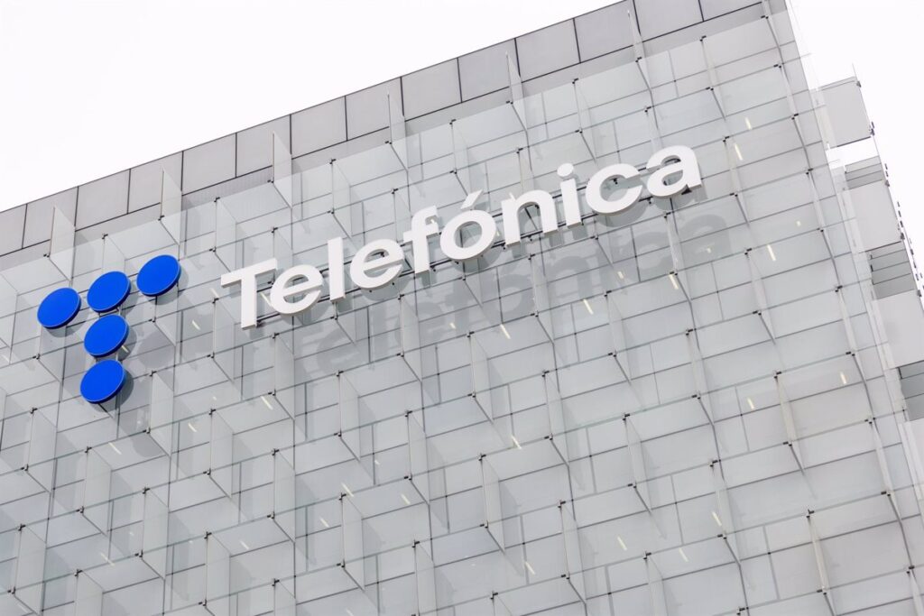 Telefónica vende su filial en Uruguay a Millicom por casi 390 millones y acelera su salida de Hispanoamérica