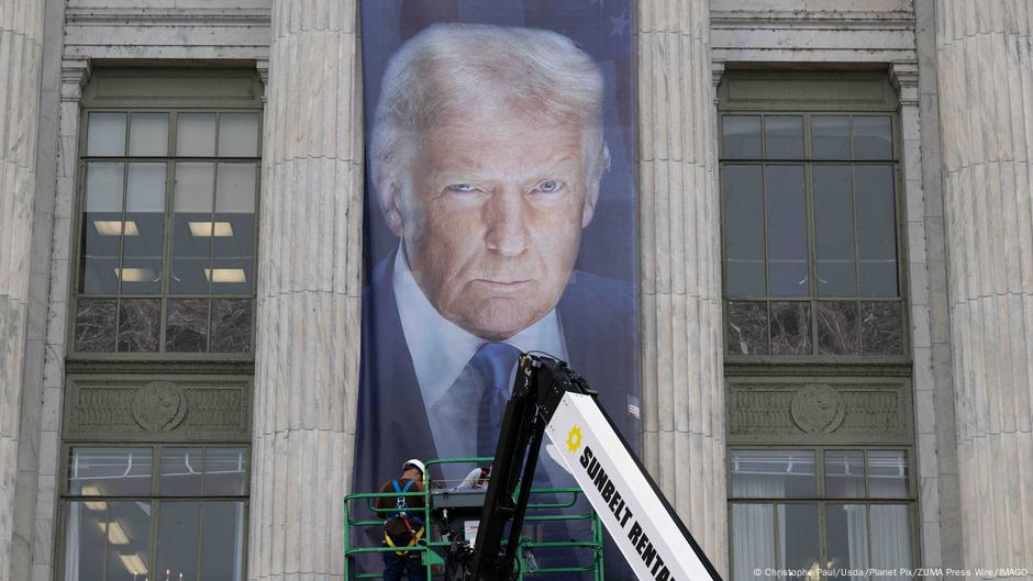 Trump amenaza a la UE con aranceles de 50 % desde junio – DW – 23/05/2025