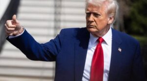 Trump aterriza en Riad en su primera gira por Oriente Medio
