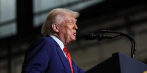 Trump dice que quiere duplicar los aranceles al acero hasta el 50%