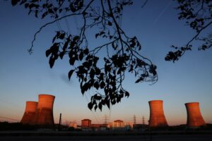 Trump firma ordenes ejecutivas para impulsar el desarrollo de la energía nuclear - AlbertoNews