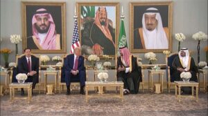 Trump inicia su gira por Oriente Próximo con una primera parada en Arabia Saudí
