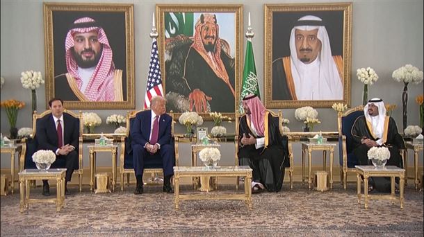 Trump inicia su gira por Oriente Próximo con una primera parada en Arabia Saudí