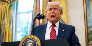 Trump llama «tonto» al presidente de la Fed tras la decisión de mantener los tipos de interés