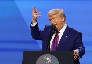Trump llega a Emiratos Árabes Unidos en la última parada de su gira por Oriente Medio - AlbertoNews