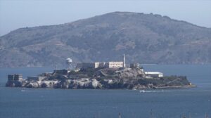 Trump ordena reabrir la prisión de Alcatraz "para albergar a los delincuentes más despiadados" de EE. UU.