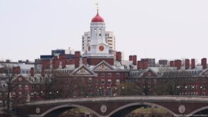 Trump planea retirar otros USD 3.000 millones a Harvard – DW – 27/05/2025