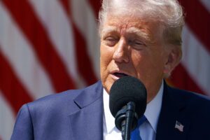 Trump promete un anuncio "muy importante" antes de viajar a Oriente Medio - AlbertoNews