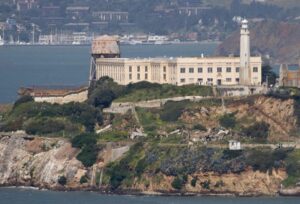 Trump quiere reabrir Alcatraz, donde estuvo Al Capone y de donde era imposible fugarse - AlbertoNews