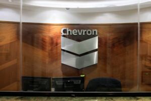 ÚLTIMA HORA | Reuters: El último buque fletado por Chevron comienza a devolver el cargamento de petróleo en Venezuela - AlbertoNews
