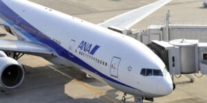 Un avión japonés realiza un aterrizaje de emergencia después de que un pasajero tratase de abrir la puerta en pleno vuelo