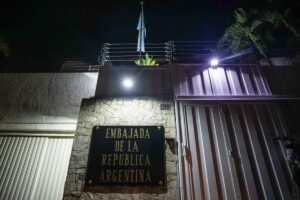 Un detenido por sacar a Macero de la Embajada de Argentina