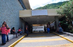 Un niño de 2 años murió porque la cuidadora no le daba agua