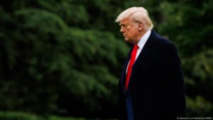 Un tribunal bloquea la mayoría de los aranceles de Trump – DW – 29/05/2025