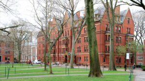 Un tribunal paraliza la orden de Trump para suspender las matriculaciones extranjeras en Harvard