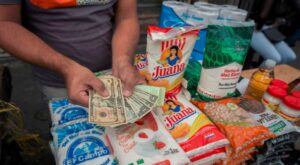 Un venezolano necesitó 100 dólares al mes para cubrir gastos de comida en abril 2025