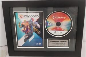 Una creadora de Concord subasta el juego enmarcado con una placa y hay codazos para pagar miles de dólares por él